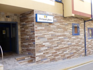 3_rnwoy7o5k3_monqar_playa_fachada_entrada (5).jpg